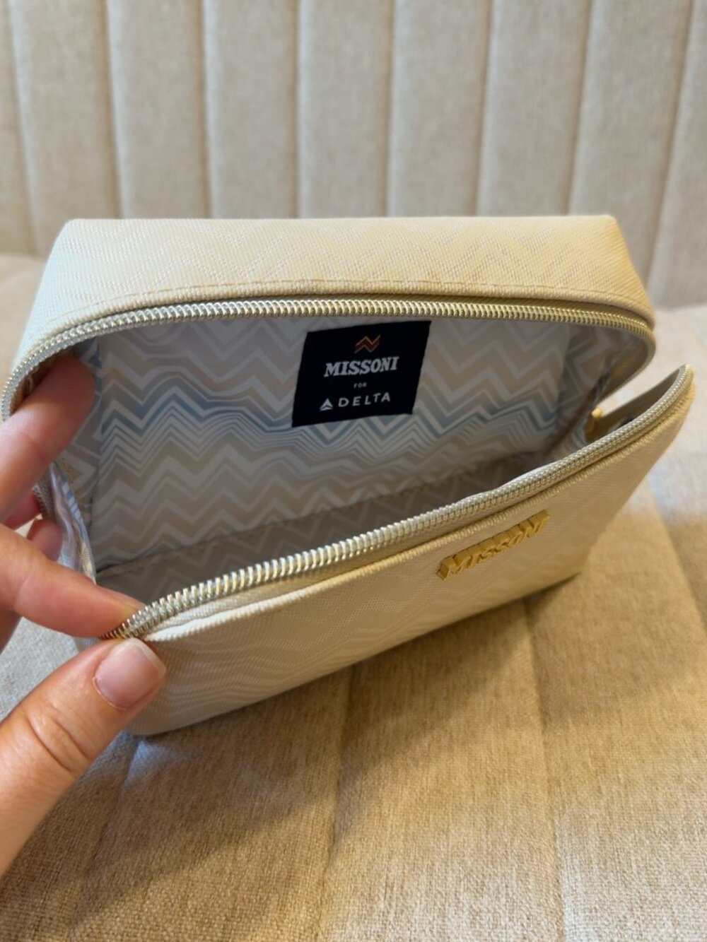 Missoni for Delta One White Chevron Cosmetic Travel Case - Picture 4 of 4